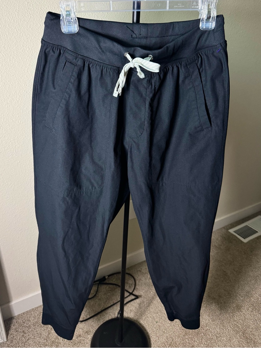 Vuori Women’s Black Drawstring Joggers
